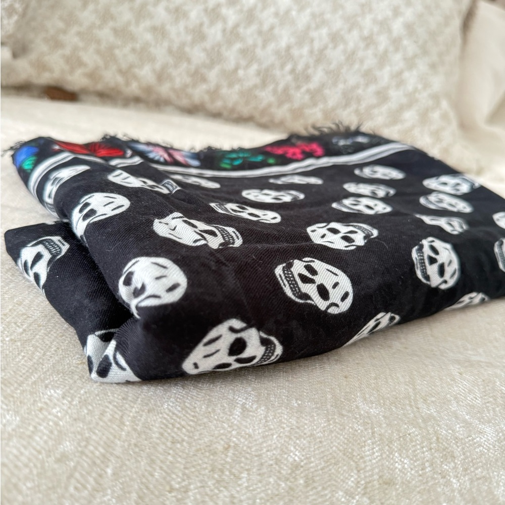 Skull Pattern Scarf in Black and White